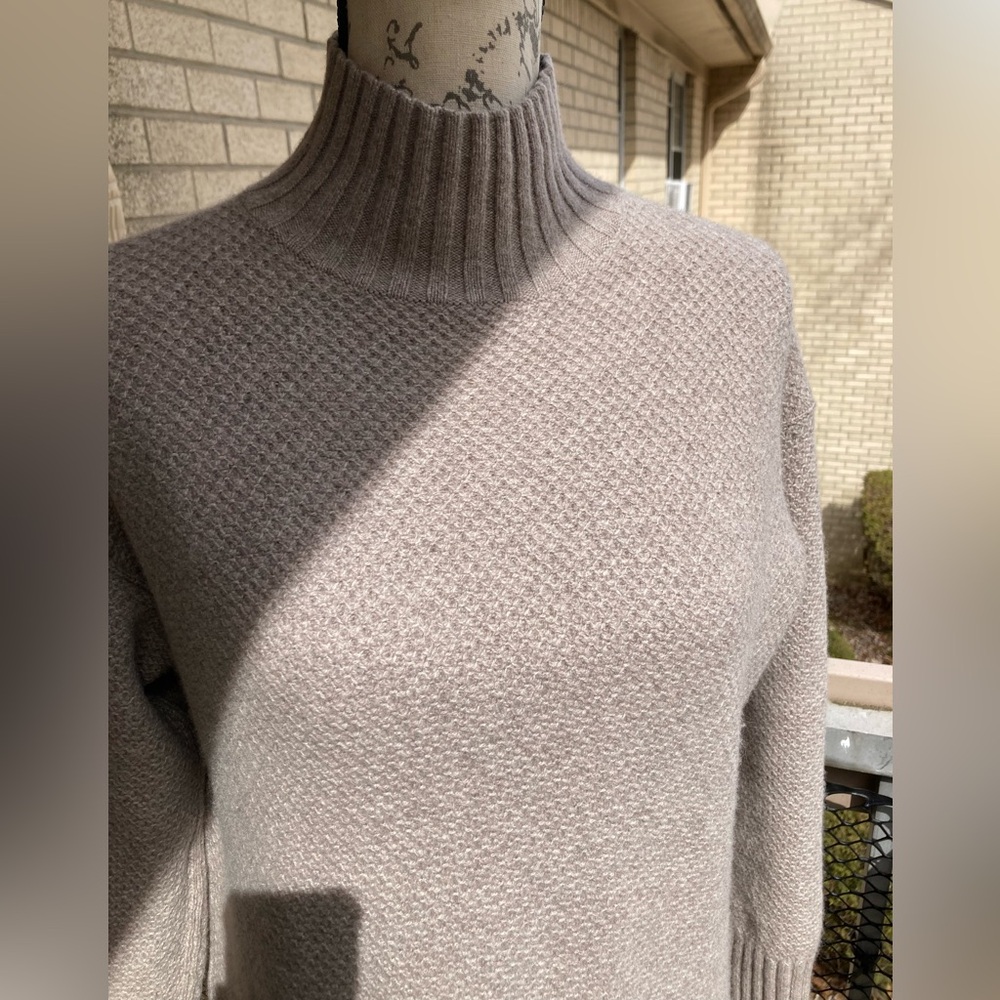 Everlane Cashmere & Wool Blend Waffle Knit Turtleneck Sweater Neutral Color - Picture 17 of 17